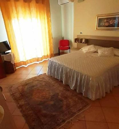 La Via Del Mare Hotel Ористано Екстериор снимка
