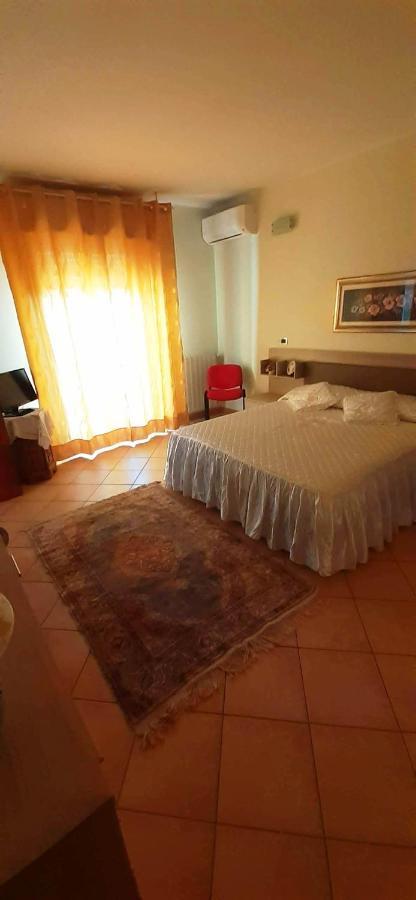 La Via Del Mare Hotel Ористано Екстериор снимка